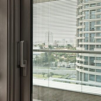 Elektrische bediening met jaloezieën