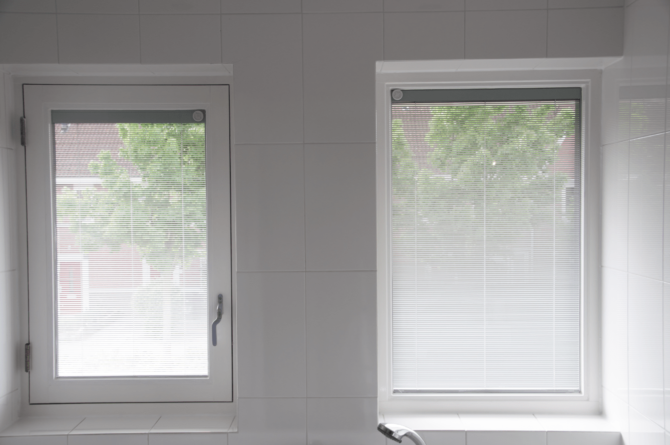 Knopbediening aan bovenzijde met jaloezieen